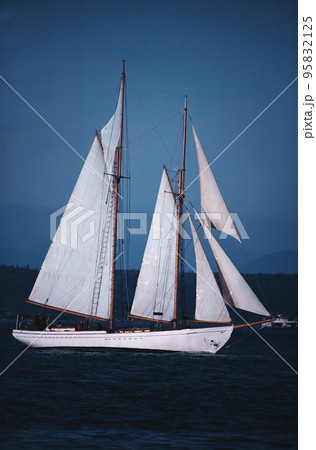 Big sailing ship 95832125