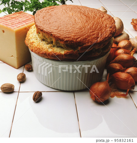 Big cake 95832161