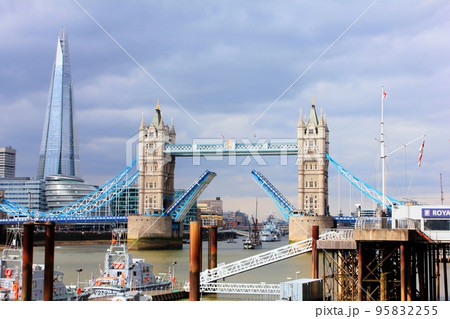 タワーブリッジ開閉 95832255