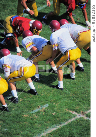 American football start game 95832365
