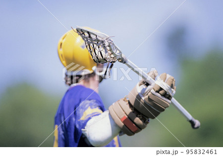 Lacrosse player 95832461