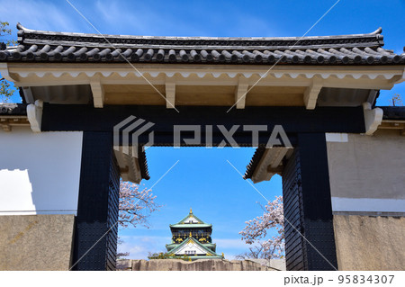 春 大阪城 桜門 春 大阪城 桜門 95834307