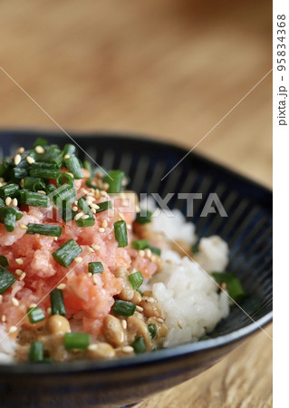 マグロのたたきのマグロ納豆丼 マグロのたたきのマグロ納豆丼 95834368