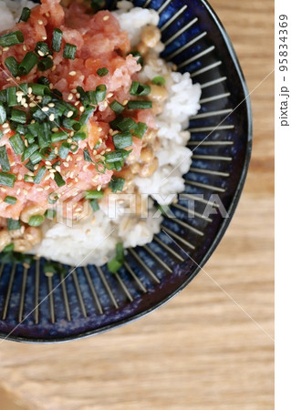 マグロのたたきのマグロ納豆丼 マグロのたたきのマグロ納豆丼 95834369