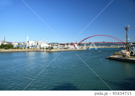 南海フェリーから紀ノ川河口付近の眺め　【和歌山県和歌山市】 95834715