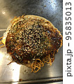 鉄板で食べる広島風お好み焼き 95835013