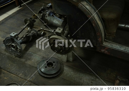 old car workroom 95836310