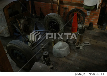 old car workroom 95836311