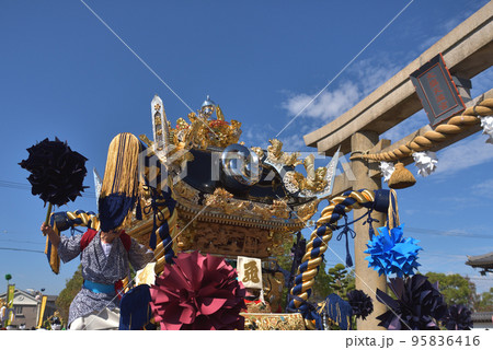姫路・播州の秋祭り 宮入する大塩天満宮の屋台 姫路・播州の秋祭り 宮入する大塩天満宮の屋台 95836416