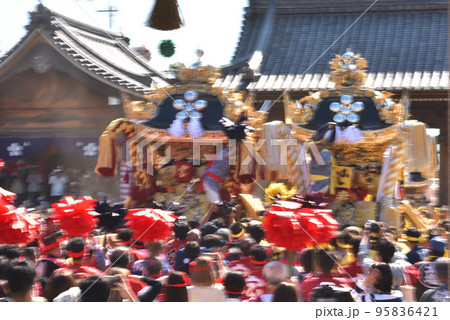 姫路・播州の秋祭り 大塩天満宮の屋台 境内で練り合わせ 姫路・播州の秋祭り 大塩天満宮の屋台 境内で練り合わせ 95836421