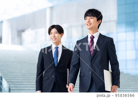 男性　ビジネス　就職活動　新入社員 95836566