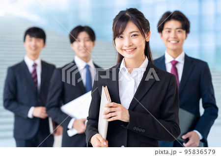 男性　ビジネス　就職活動　新入社員 95836579