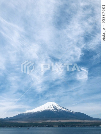 富士山と青空 95837631