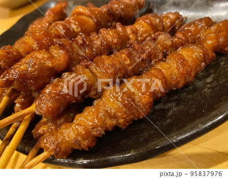 焼き鳥(博多とりかわ)・アップ 95837976