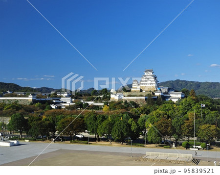 兵庫県　国宝　姫路城　10月 95839521