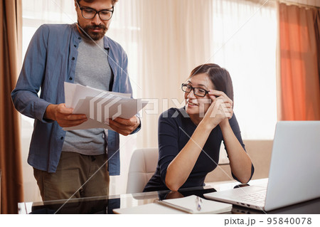 concept of work from home, remote learning and online marketing 95840078