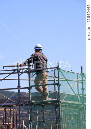 建設現場の監督 95840446