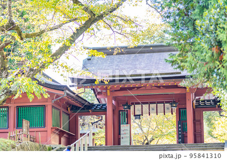 塩釜神社　東神門 95841310