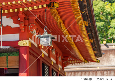 塩釜神社　左右宮拝殿　吊り灯籠 95841313