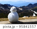 雪だるまと山 95841557