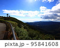つばきラインから望むレーダー塔と相模湾 95841608