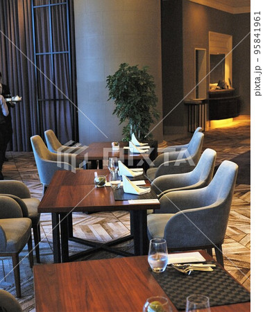 セッティングされた予約席 95841961