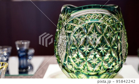 緑色の薩摩切子ガラス工芸品 緑色の薩摩切子ガラス工芸品 95842242