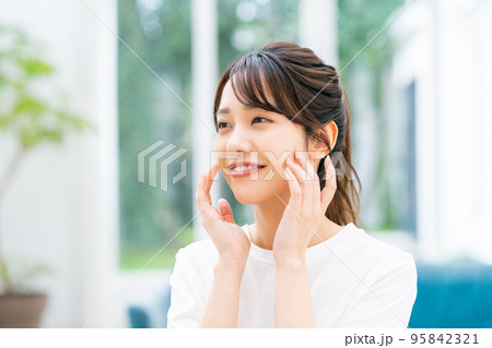 若い女性のビューティ 若い女性のビューティ 95842321