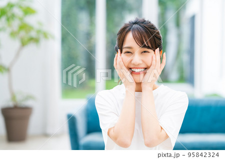 若い女性のビューティ 若い女性のビューティ 95842324