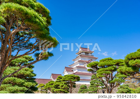 鶴ヶ城天守閣　南走長屋　会津若松市のシンボル　赤瓦葺　城址公園 95842810