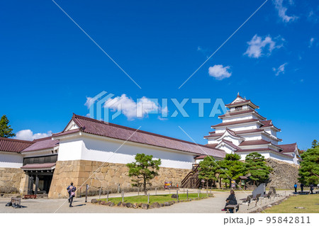 鶴ヶ城天守閣 南走長屋 会津若松市のシンボル 赤瓦葺 城址公園 鶴ヶ城天守閣 南走長屋 会津若松市のシンボル 赤瓦葺 城址公園 95842811
