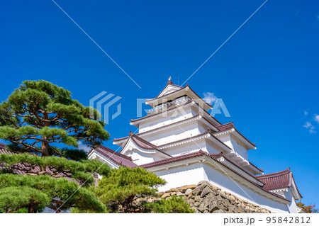 鶴ヶ城天守閣　南走長屋　会津若松市のシンボル　赤瓦葺　城址公園 95842812