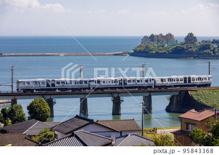 車窓に広がる有明海〜ふたつ星4047 95843368