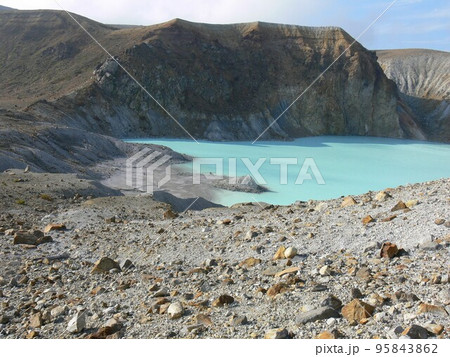 群馬県吾妻郡草津町  草津白根山 常時観測火山　成層火山　湯釜 平成19年2007　10月撮影  95843862