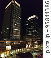 丸の内の高層ビル 95844386