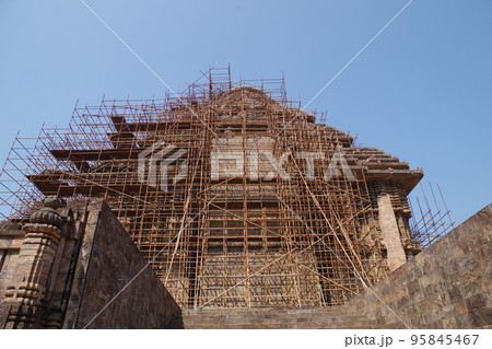 インド　世界遺産コナーラクのスーリヤ寺院 95845467