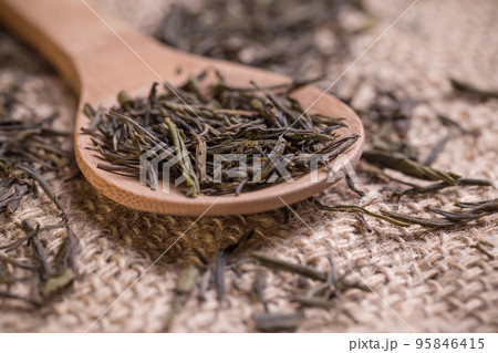 Dry green tea Dry green tea 95846415