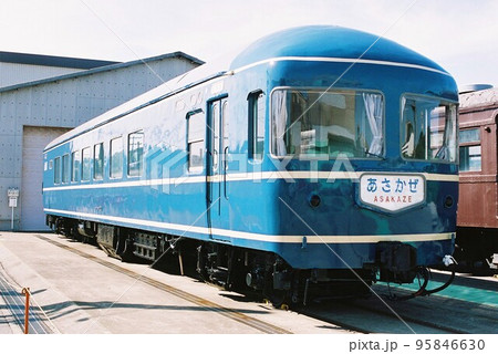 車両基地に停車する20系寝台特急用客車 95846630