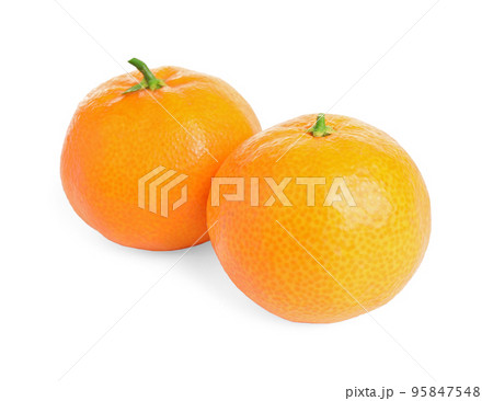 Fresh ripe juicy tangerines isolated on white 95847548