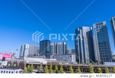 日本の東京都市景観 11月。品川駅や駅前のオフィスビル群などを望む＝11月2日 95850117