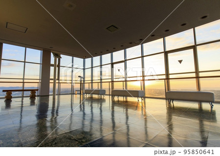 田原市 蔵王山展望台 展望室内の様子 田原市 蔵王山展望台 展望室内の様子 95850641