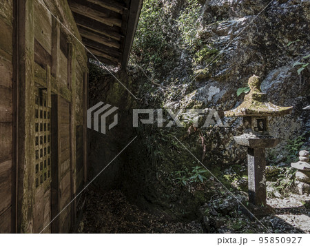 日龍峯寺 高澤観音の境内の景色 北条政子の寄進した多宝塔のある寺 日龍峯寺 高澤観音の境内の景色 北条政子の寄進した多宝塔のある寺 95850927