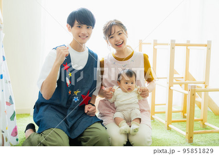 保育士　赤ちゃん 95851829