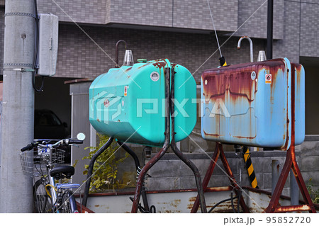 屋外に設置した灯油タンク 屋外に設置した灯油タンク 95852720