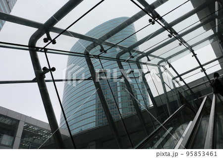 品川駅港南口のオフィスビル群 品川駅港南口のオフィスビル群 95853461