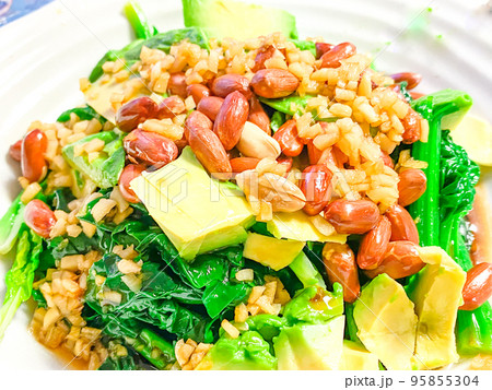 中国家庭料理・牛油果凉拌菠菜(アボカドとほうれん草の中華和え) 中国家庭料理・牛油果凉拌菠菜(アボカドとほうれん草の中華和え) 95855304