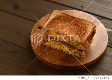 タマゴホットサンド タマゴホットサンド 95855325