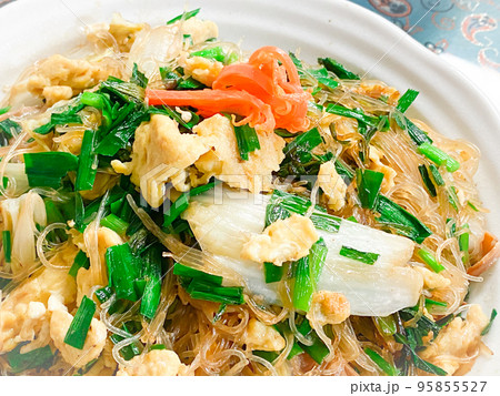 中国家庭料理・韮菜粉絲(ニラ入り春雨炒め) 中国家庭料理・韮菜粉絲(ニラ入り春雨炒め) 95855527