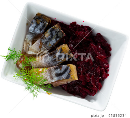 Smoked mackerel served with grated beetroot Smoked mackerel served with grated beetroot 95856234