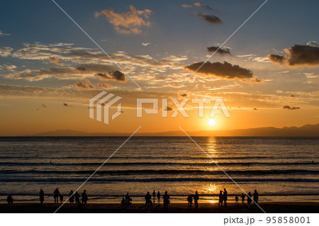 海に沈む夕日 海に沈む夕日 95858001